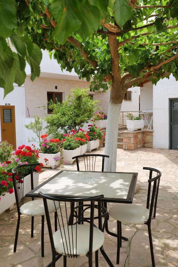 Guest House Gerard Ksamil Exterior photo