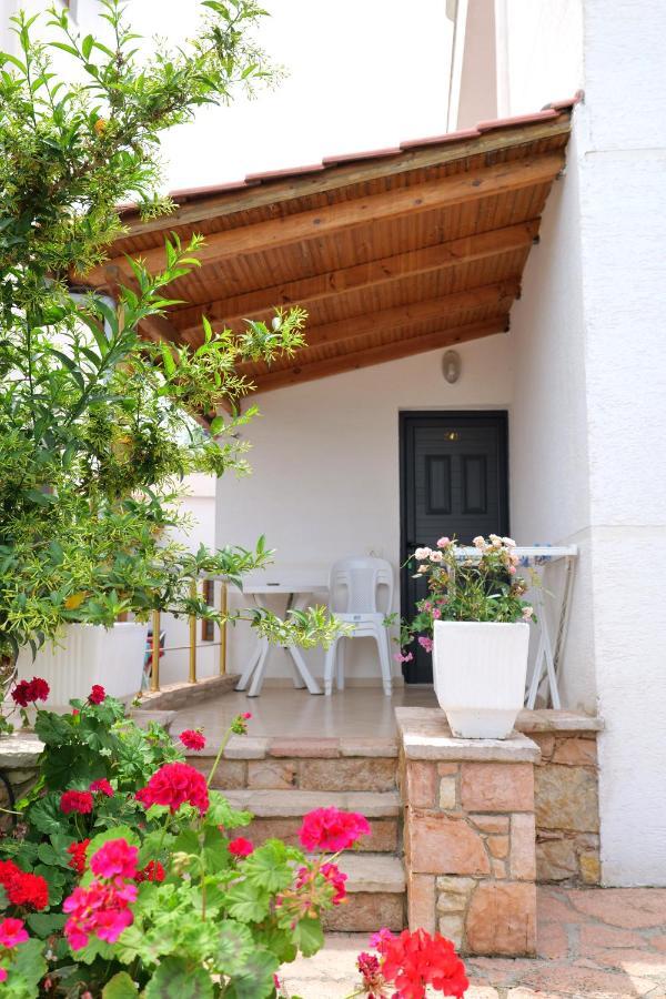 Guest House Gerard Ksamil Exterior photo